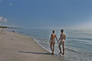 walk on the long sandy beach of 3 km bagheera holiday resort