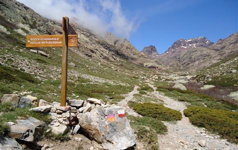 Hiking around the Corsica naturist campsite - Domaine de Bagheera