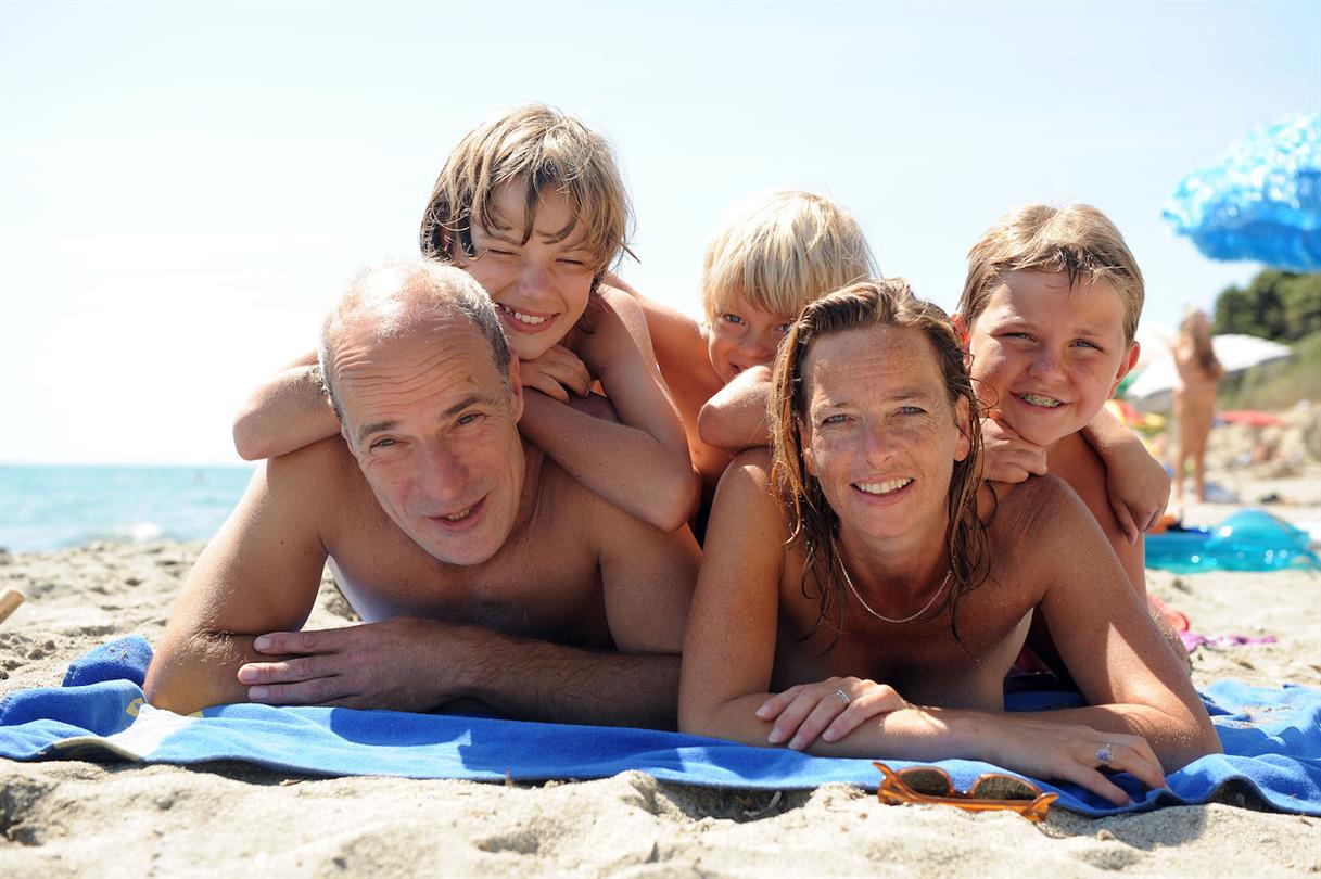 Special family offer - Naturist campsite Corsica, family campsite in Linguizzetta