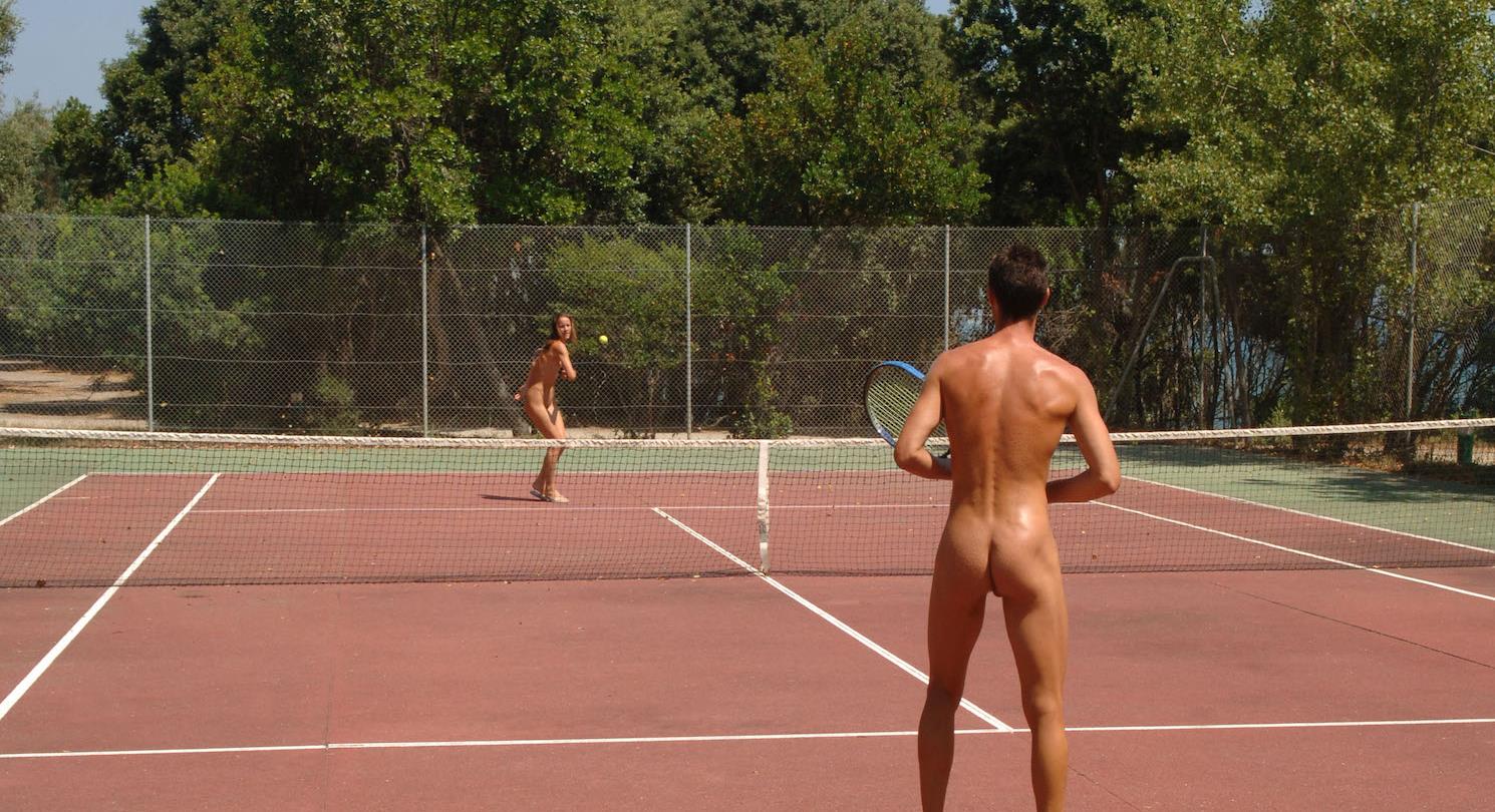 tennis in naturist campsite in Corsica