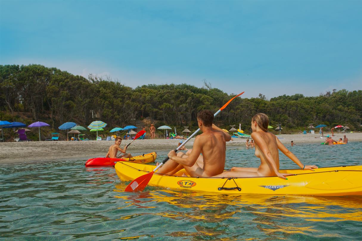 Kayak rental in Bagheera, Corsican naturist campsite