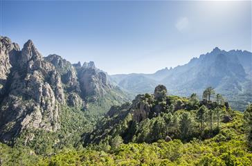 Hiking in the Corsica mountains from the naturist tourism residence - Domaine de Bagheera