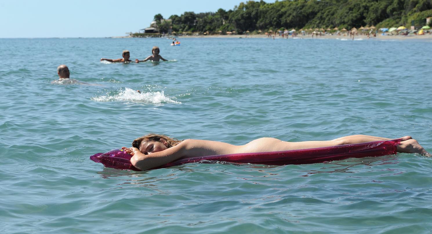 The dress code of the Bagheera Holiday Village - naturist campsite Corsica 