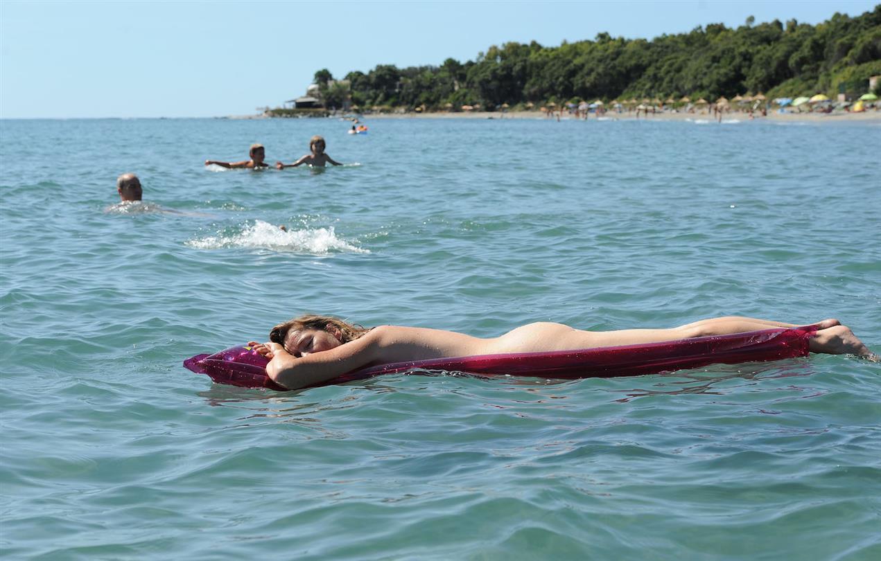 The dress code of the Bagheera Holiday Village - naturist campsite Corsica 