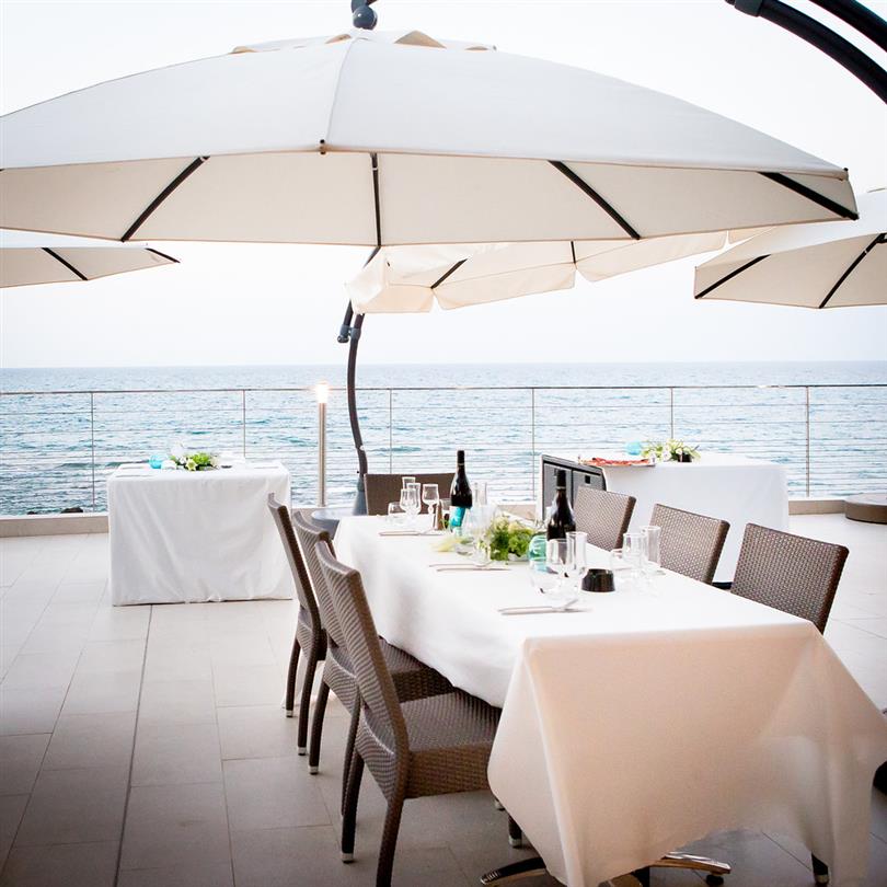 Room hire - Reception room with terrace by the sea