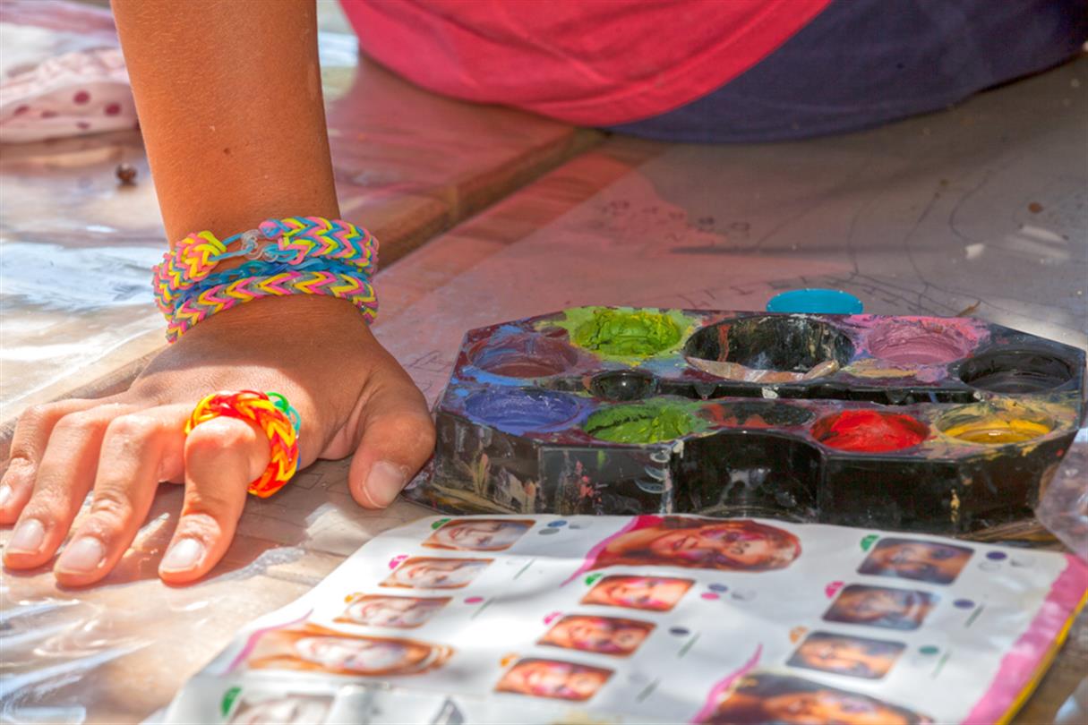 Children's makeup workshop - naturist campsite Corsica