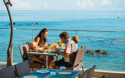 Breakfast with sea view - Domaine de Bagheera, naturist campsite