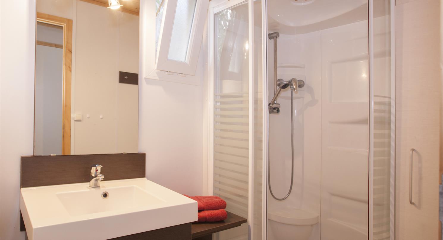 Bathroom Chalet Confort - Bagheera, naturist campsite - Spring offer