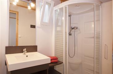 Bathroom Chalet Confort - Bagheera, naturist campsite - Spring offer