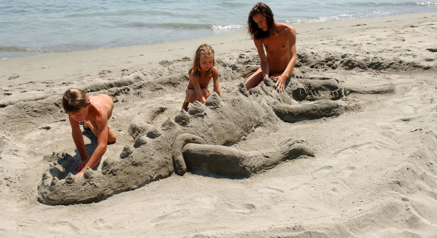 Family nudist beach - Naturist seaside residence in Corsica