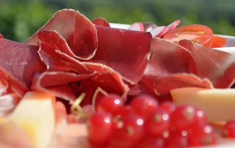Plate of grisonne charcuterie Corsica - Bagheera naturism 