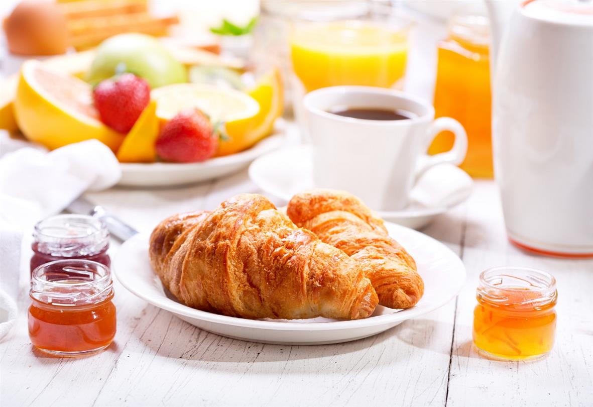 Breakfast at the seaside restaurant of the Corsica 4-star naturist campsite in Bagheera