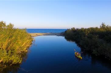 pond overlooking the mediterranean sea - Domaine de Bagheera, Corsican naturist campsite