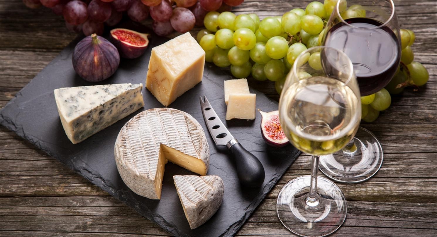 Cheese platter with wine - 4-star Corsica naturist campsite Bagheera