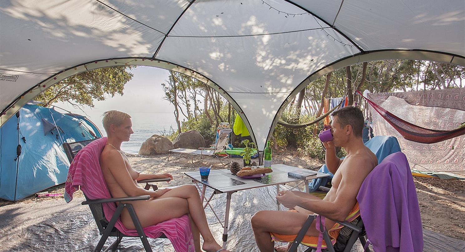 camping place bagheera front of the sea