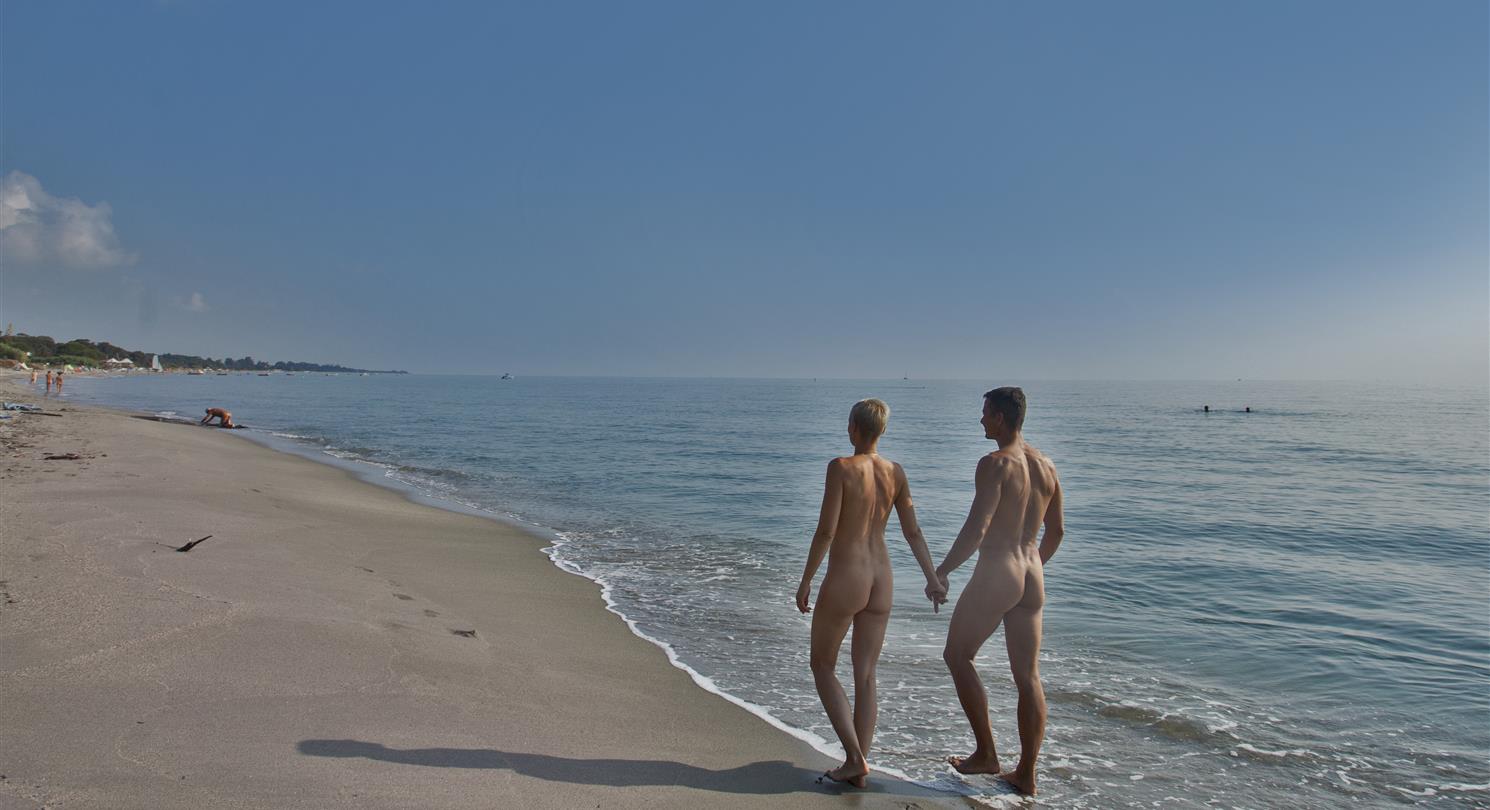 walk on the long sandy beach of 3 km bagheera holiday resort