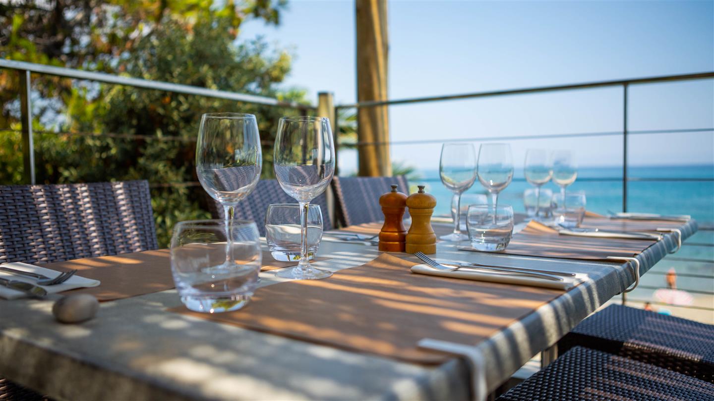 Restaurant near Bastia with sea view terrace in Corsica - Domaine de Bagheera
