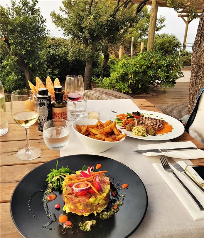 Restaurant with local Corsican dishes, local products, organic meat, fish, home made desserts - Domaine de Bagheera