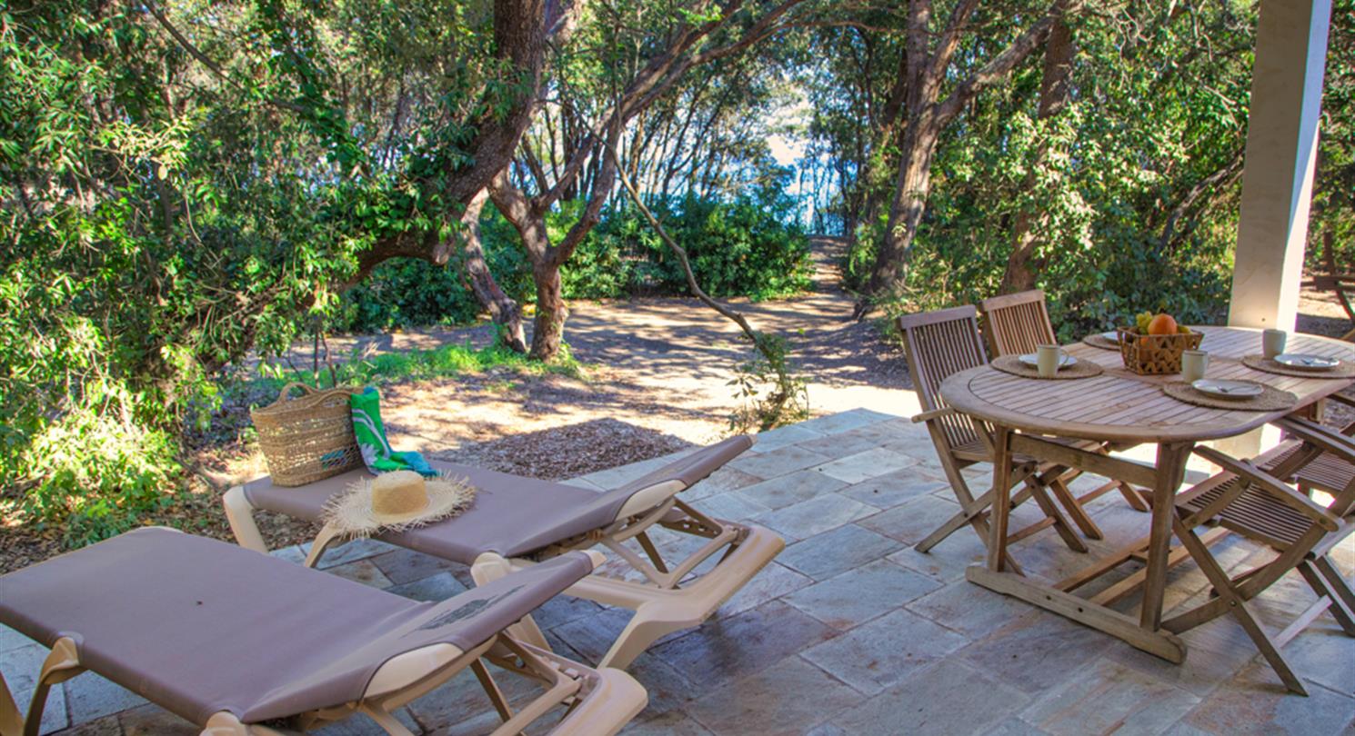 Naturist holidays by the sea for 2/6 people in Corsica