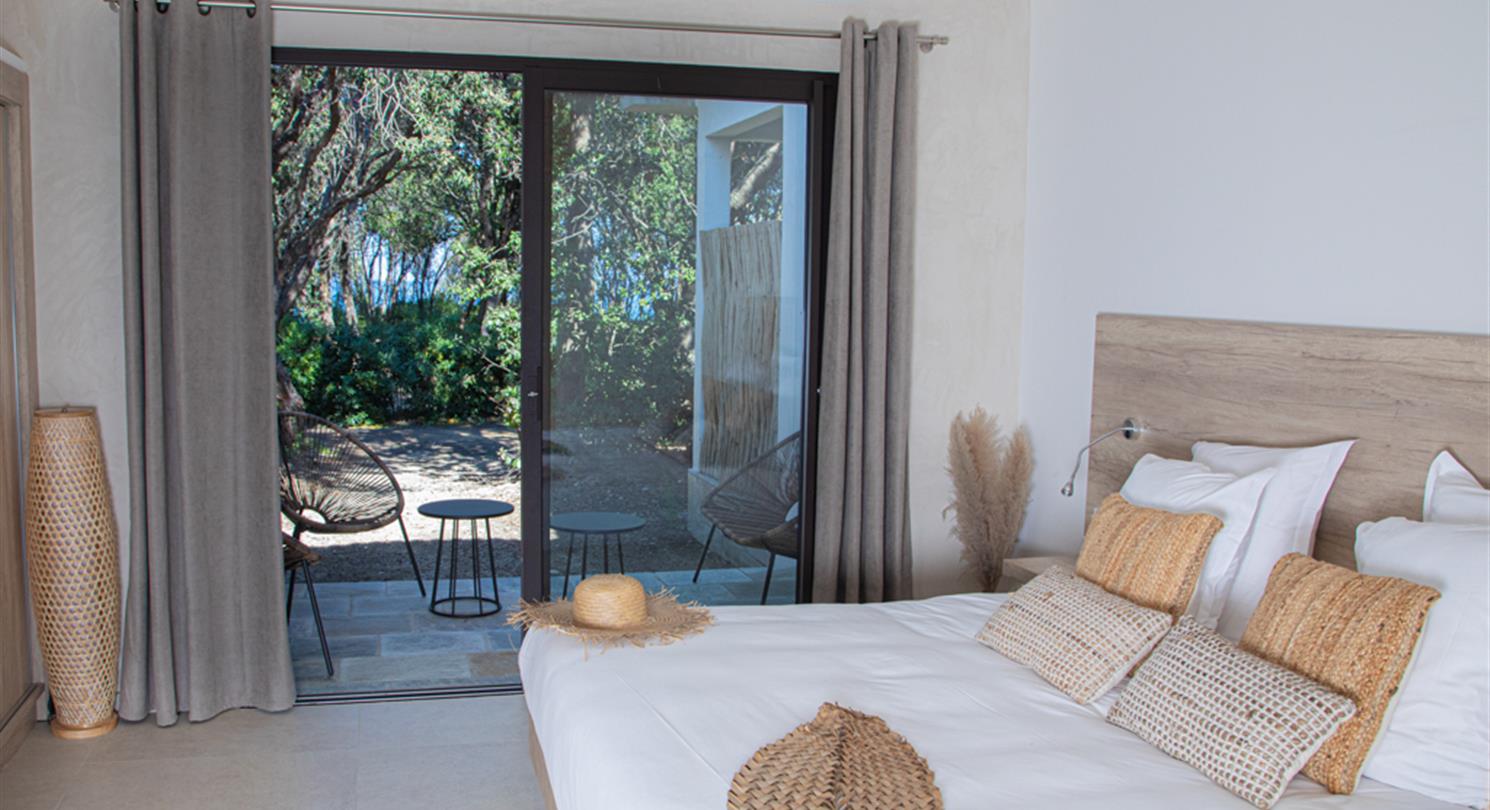 Naturist holidays by the sea for 2/6 people in Corsica