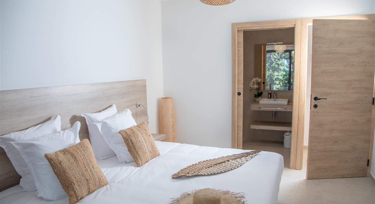 Naturist holidays by the sea for 2/6 people in Corsica