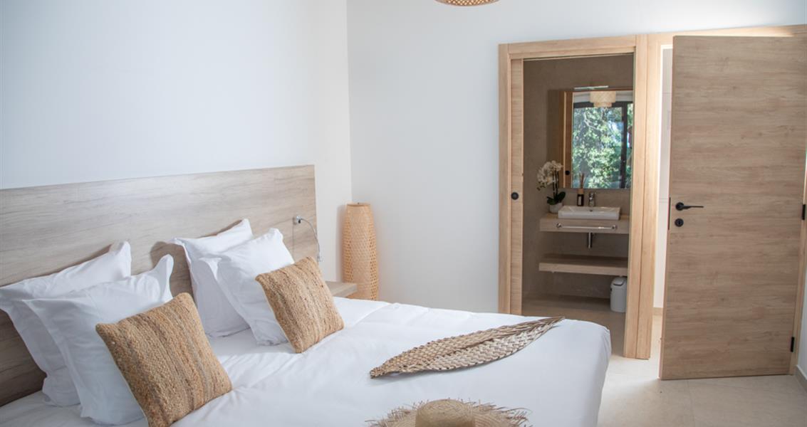 Naturist holidays by the sea for 2/6 people in Corsica