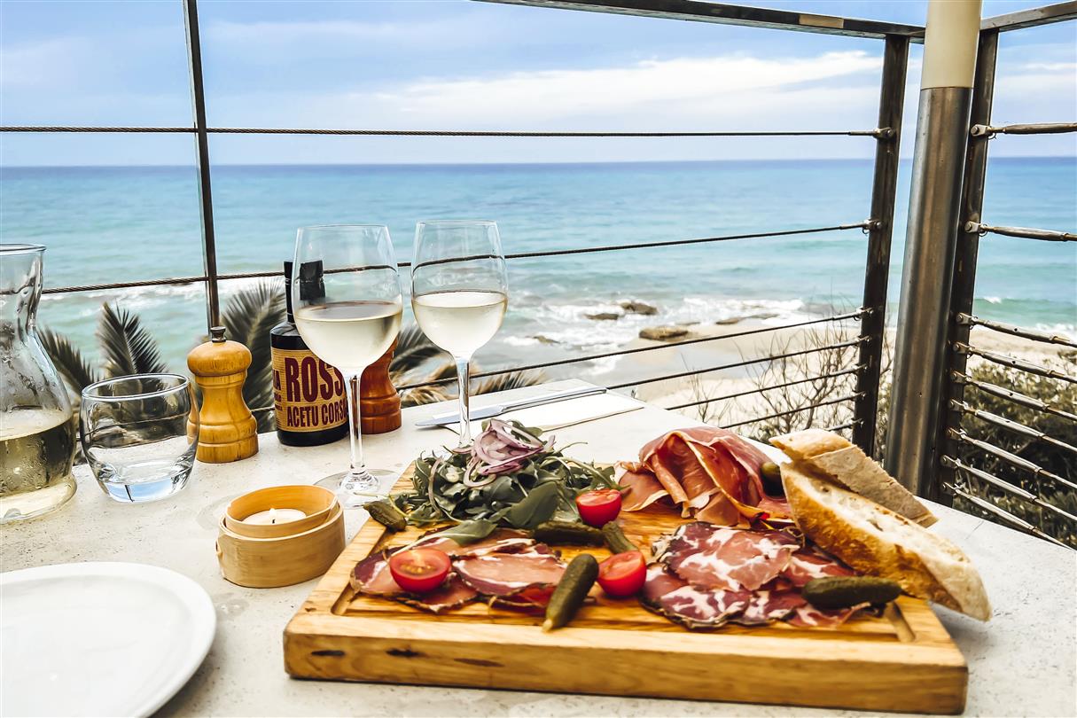 Seaside restaurant Bagheera in Bravone Linguizzetta, Corsica