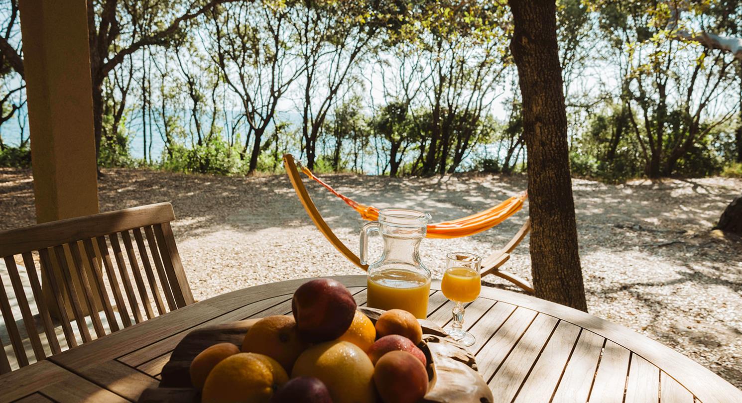 Naturist holidays by the sea for 2/6 people in Corsica