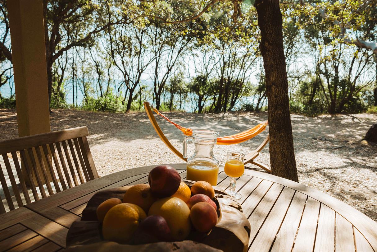 Naturist holidays by the sea for 2/6 people in Corsica