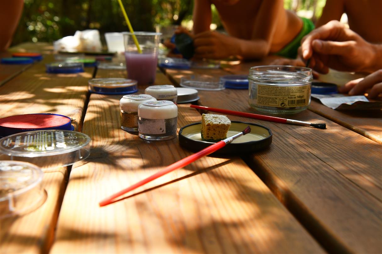 Children's makeup workshop - naturist campsite Corsica
