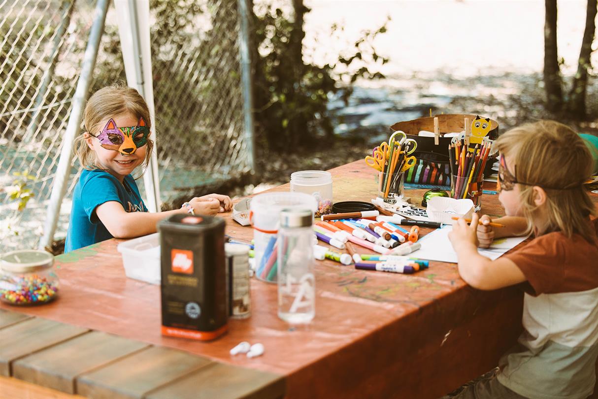 Children's makeup workshop - naturist campsite Corsica